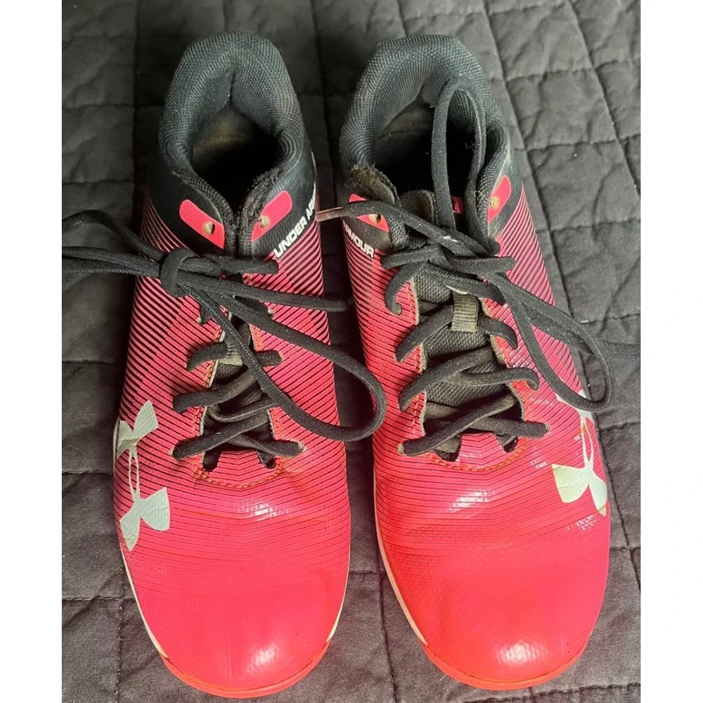 Under Armour Leadoff Low RM Youth Sports Cleats Pink Black 2.5Y 1297316-601